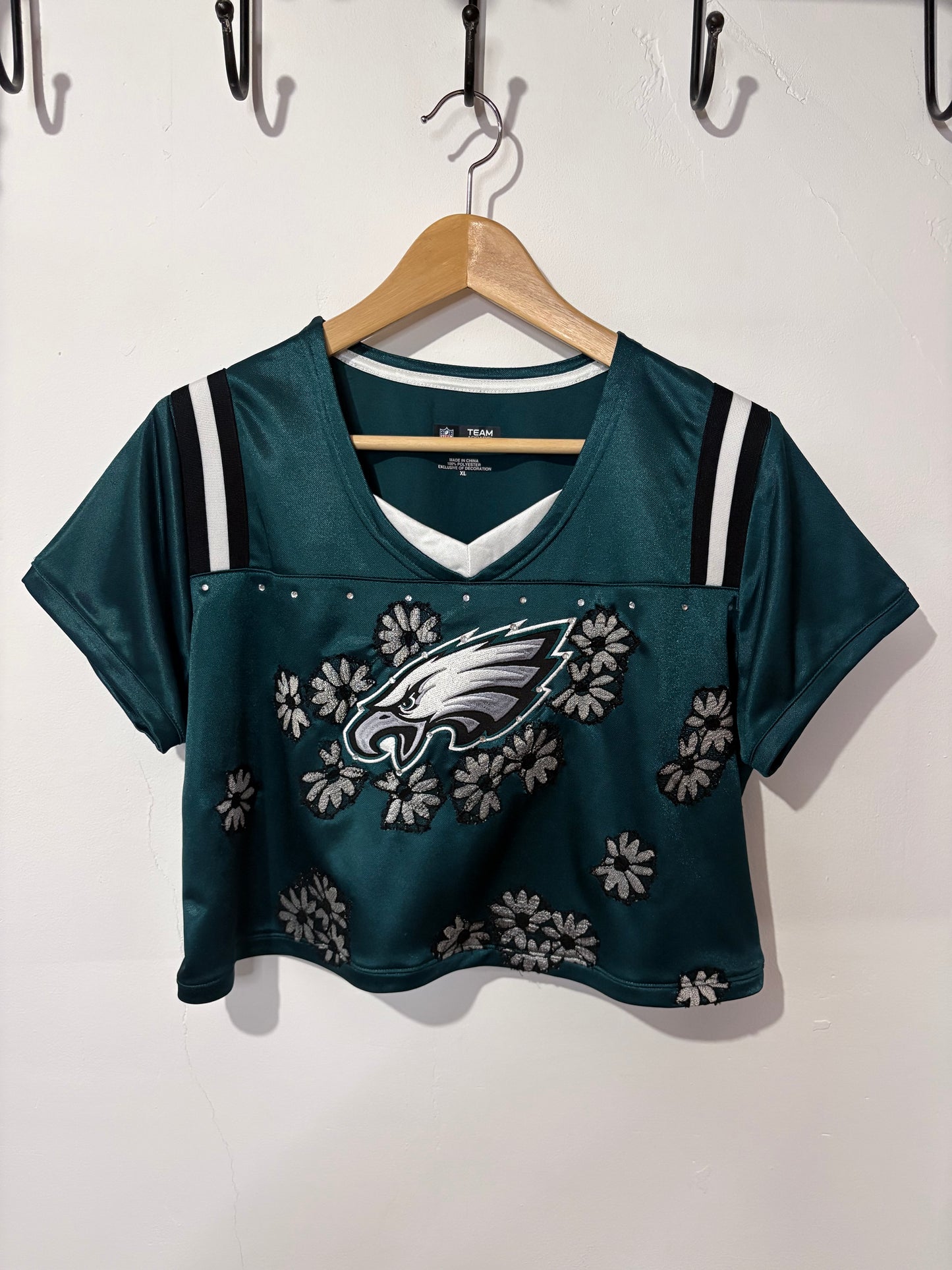 Vintage Y2K NFL Philadelphia Eagles daisy lace diamanté cropped jersey tshirt.