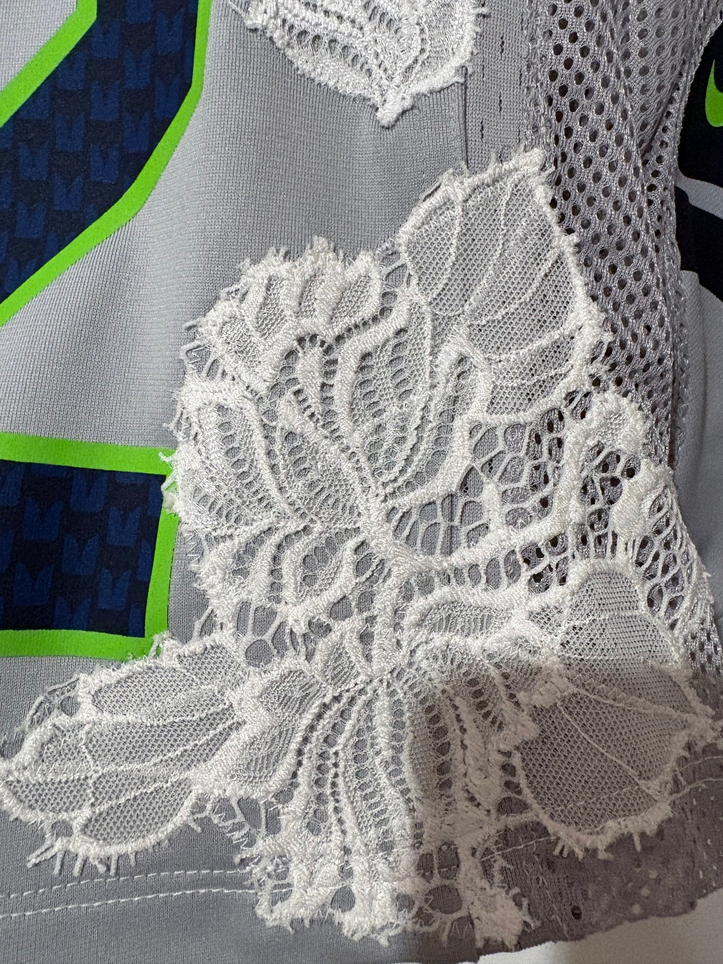 Vintage Y2K Nike NFL Seattle Seahawks cream lace cropped jersey tshirt