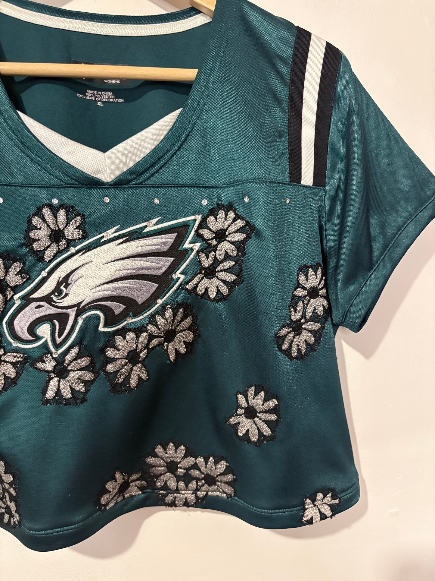Vintage Y2K NFL Philadelphia Eagles daisy lace diamanté cropped jersey tshirt.
