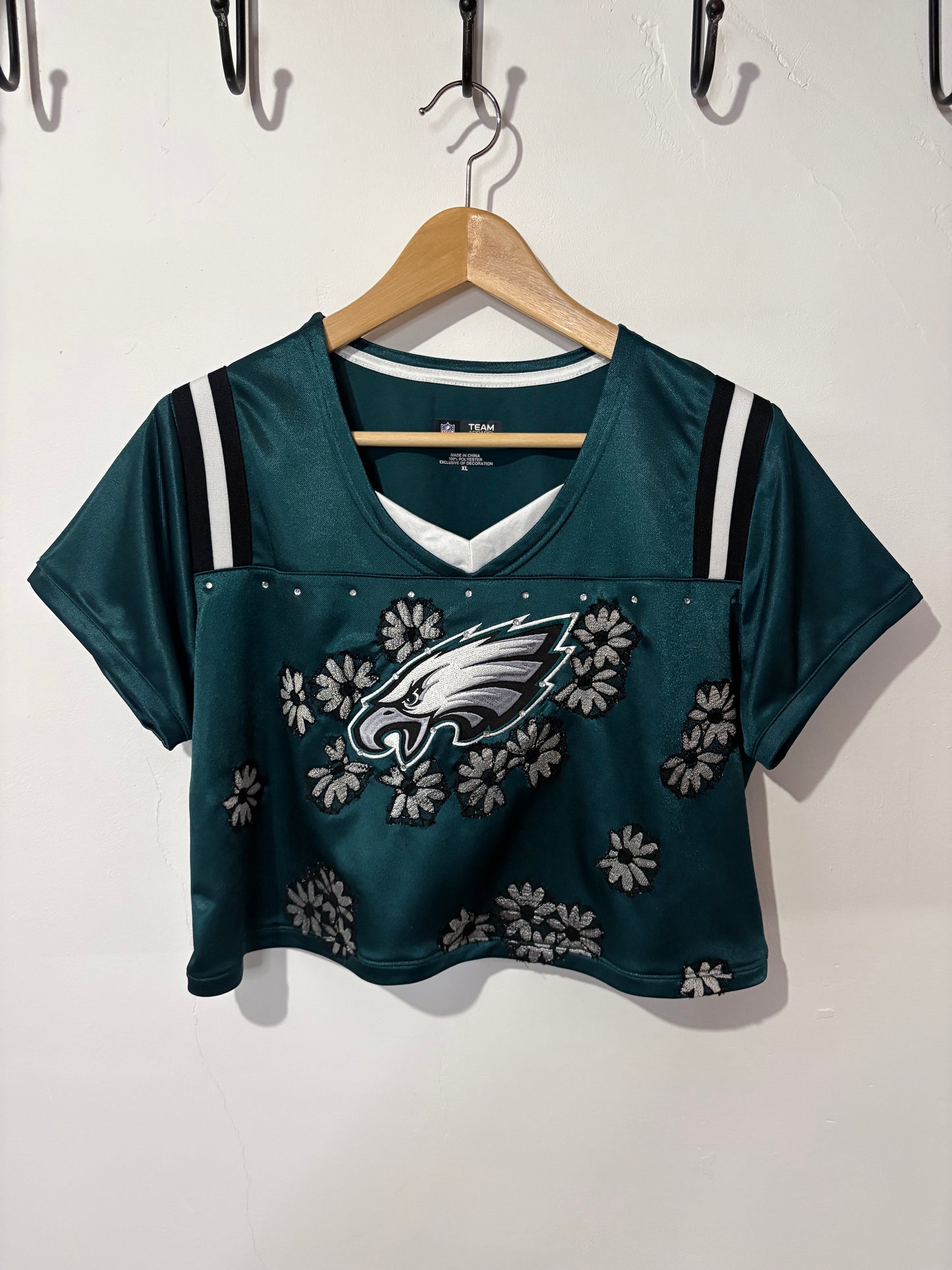 Vintage Y2K NFL Philadelphia Eagles daisy lace diamanté cropped jersey tshirt.