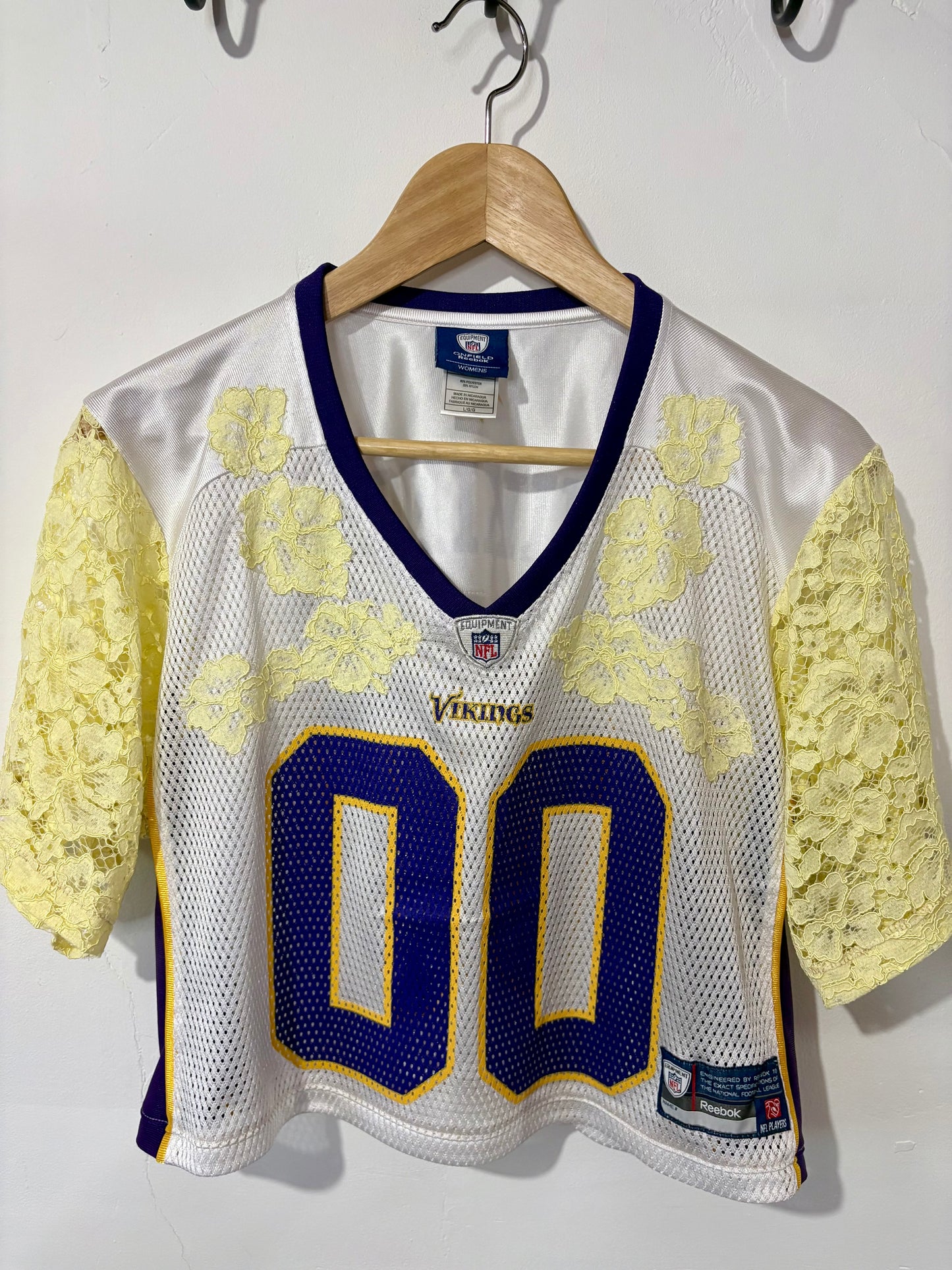 Vintage Y2K NFL Minnesota Vikings butter yellow lace sleeve cropped jersey tshirt