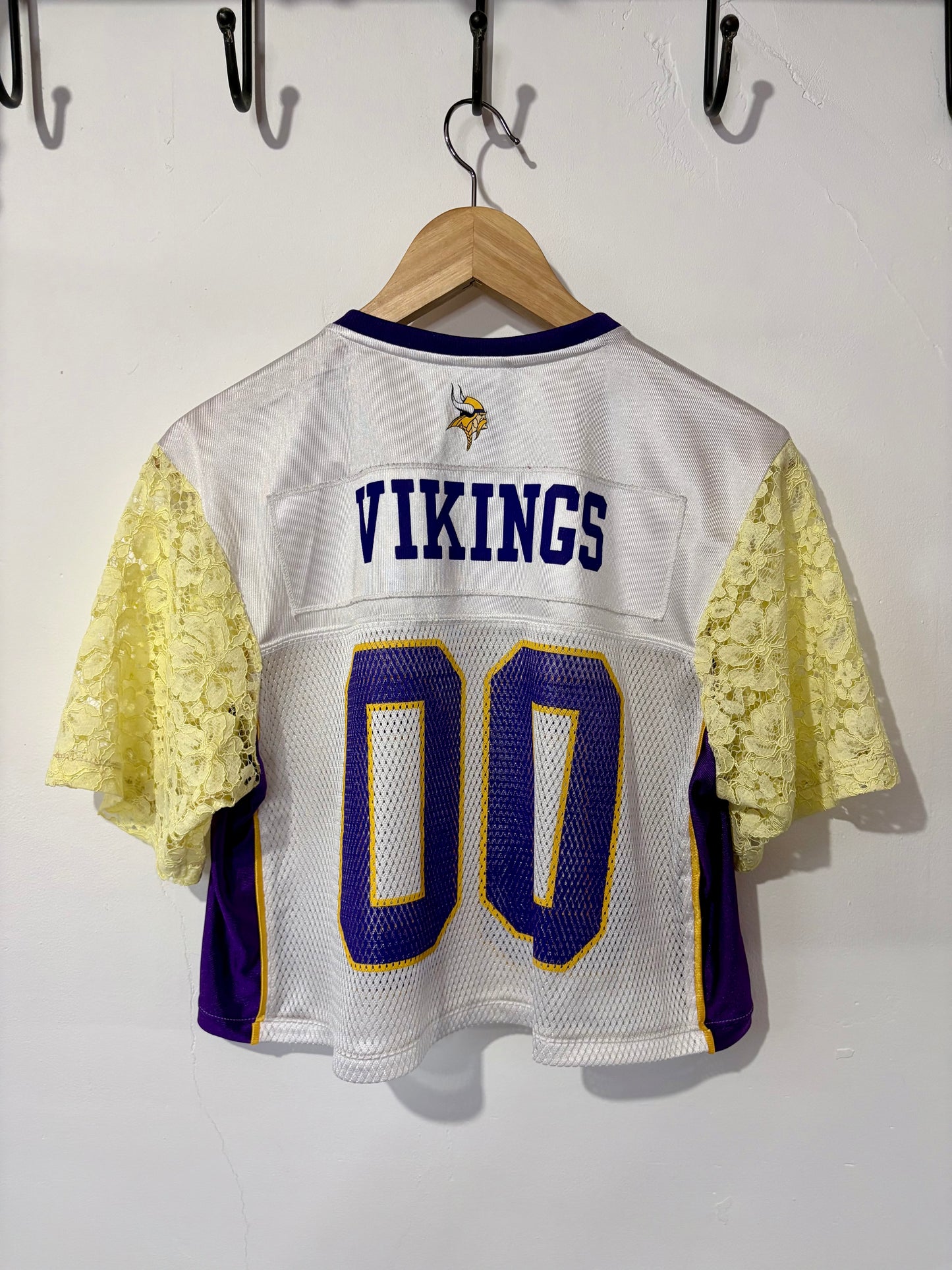 Vintage Y2K NFL Minnesota Vikings butter yellow lace sleeve cropped jersey tshirt