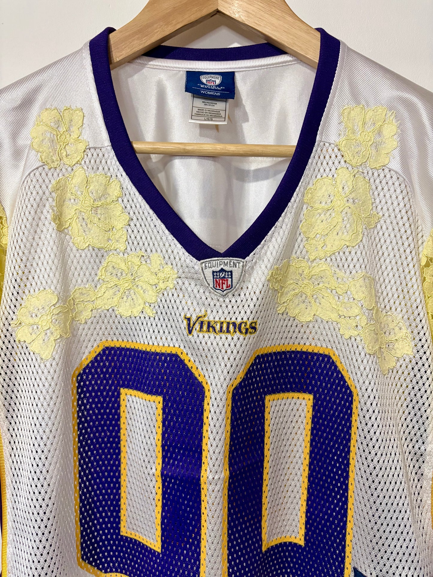 Vintage Y2K NFL Minnesota Vikings butter yellow lace sleeve cropped jersey tshirt
