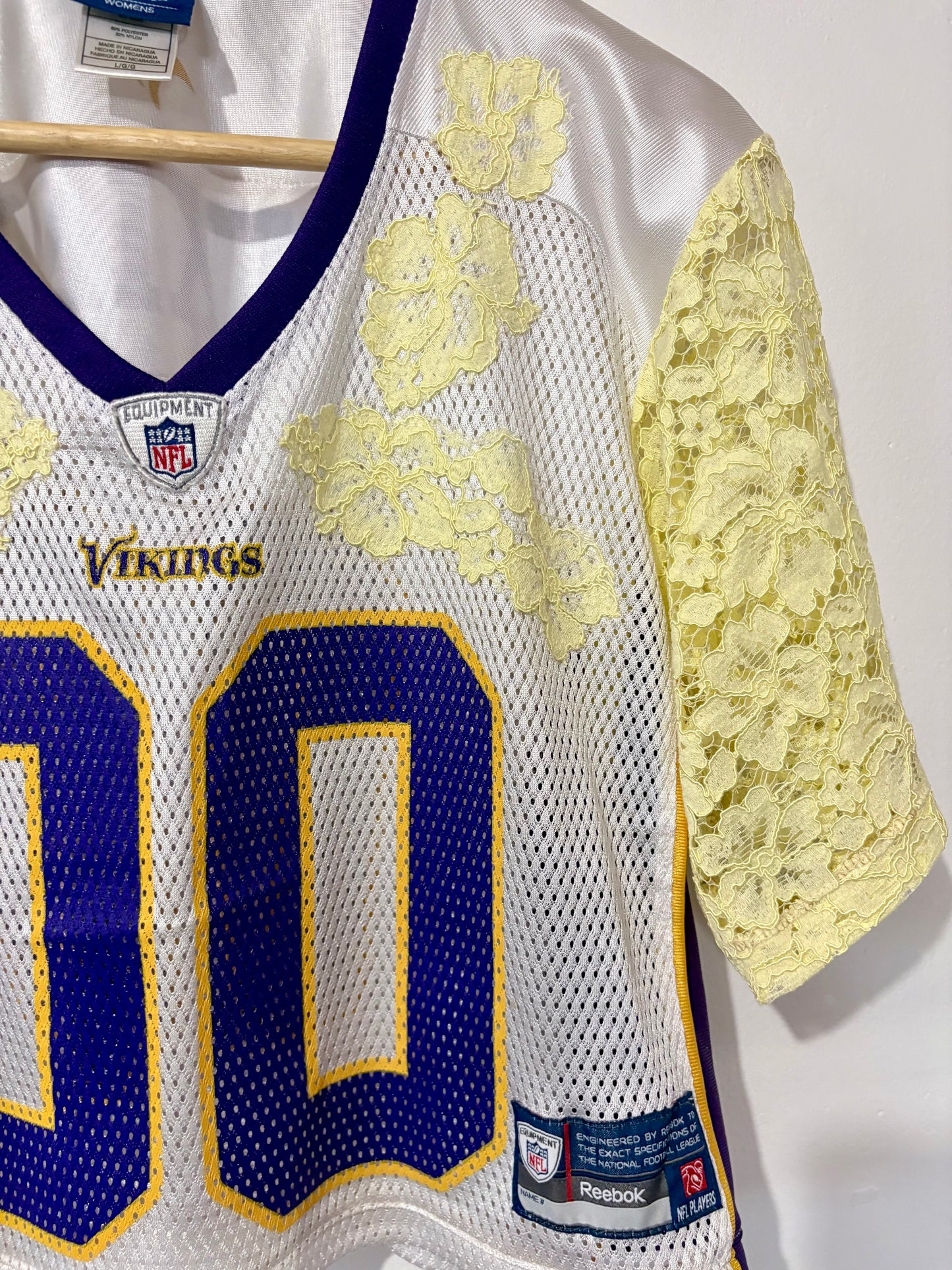 Vintage Y2K NFL Minnesota Vikings butter yellow lace sleeve cropped jersey tshirt