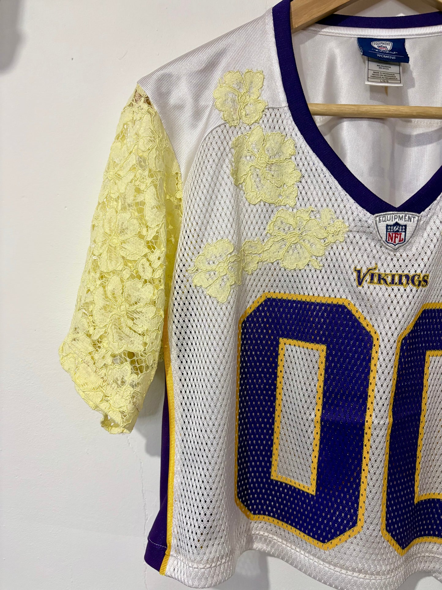 Vintage Y2K NFL Minnesota Vikings butter yellow lace sleeve cropped jersey tshirt