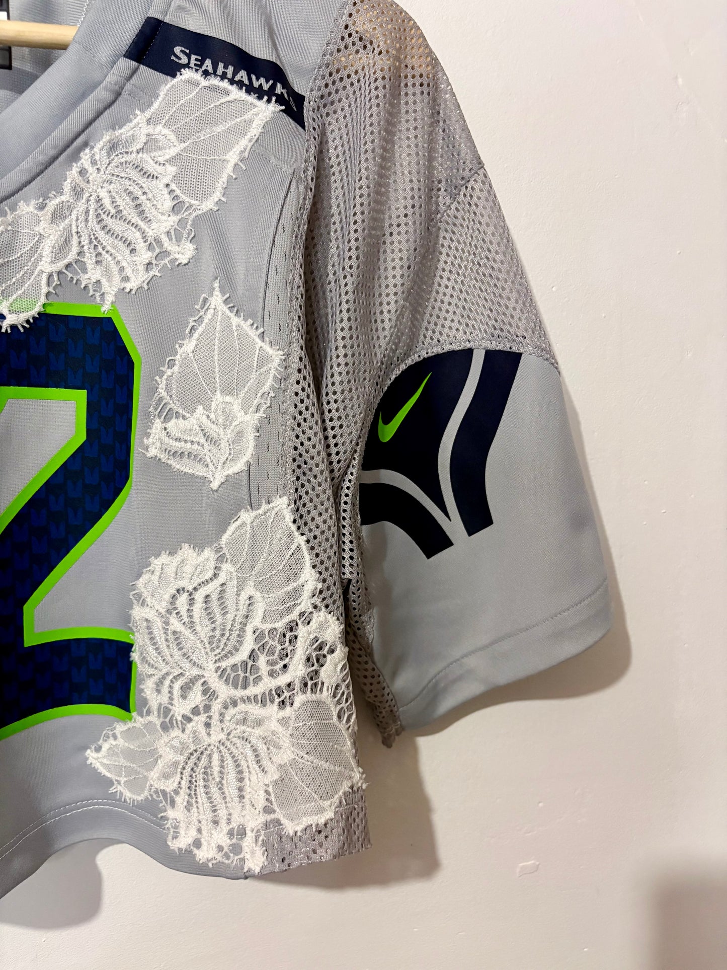 Vintage Y2K Nike NFL Seattle Seahawks cream lace cropped jersey tshirt