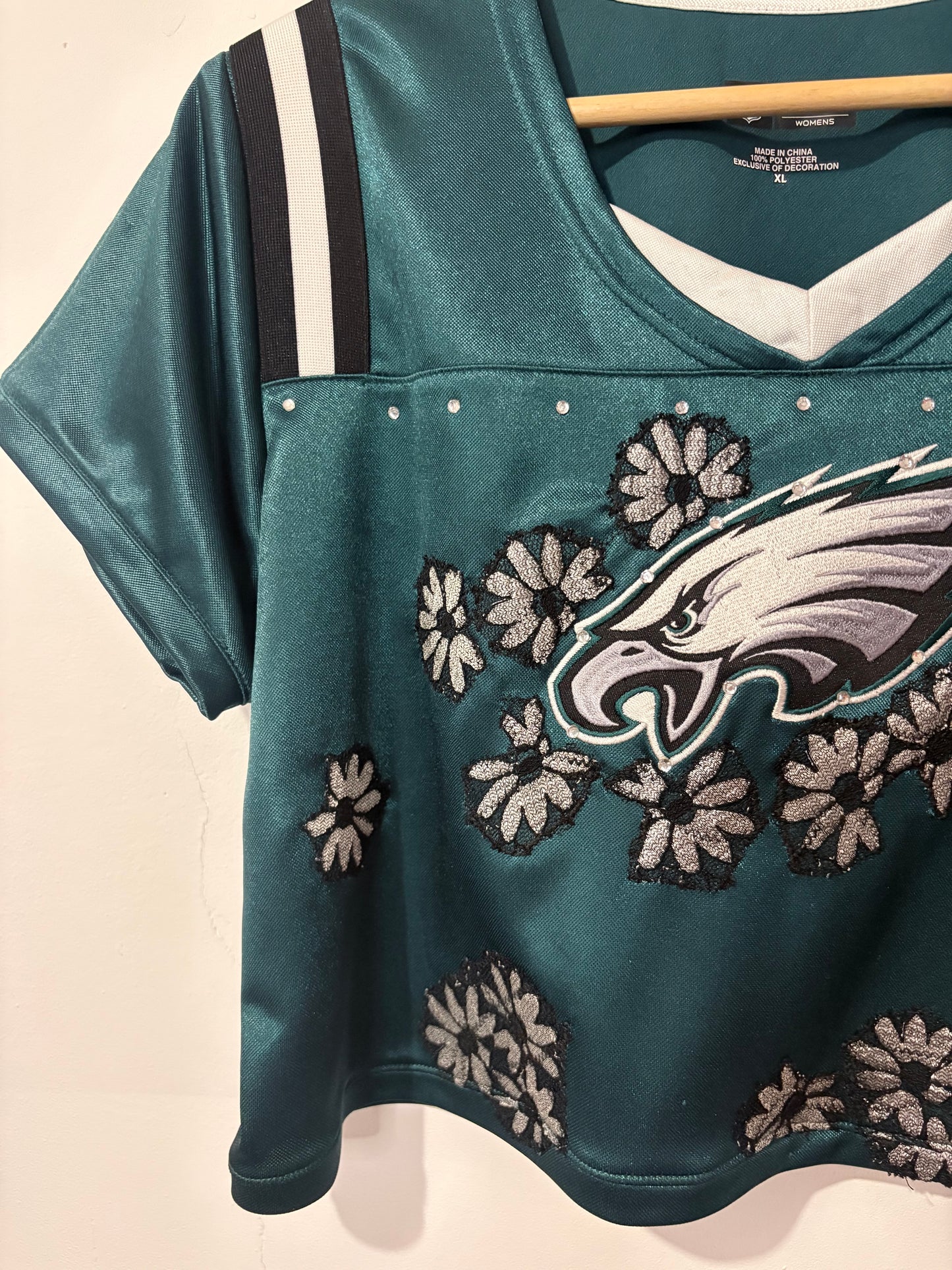 Vintage Y2K NFL Philadelphia Eagles daisy lace diamanté cropped jersey tshirt.