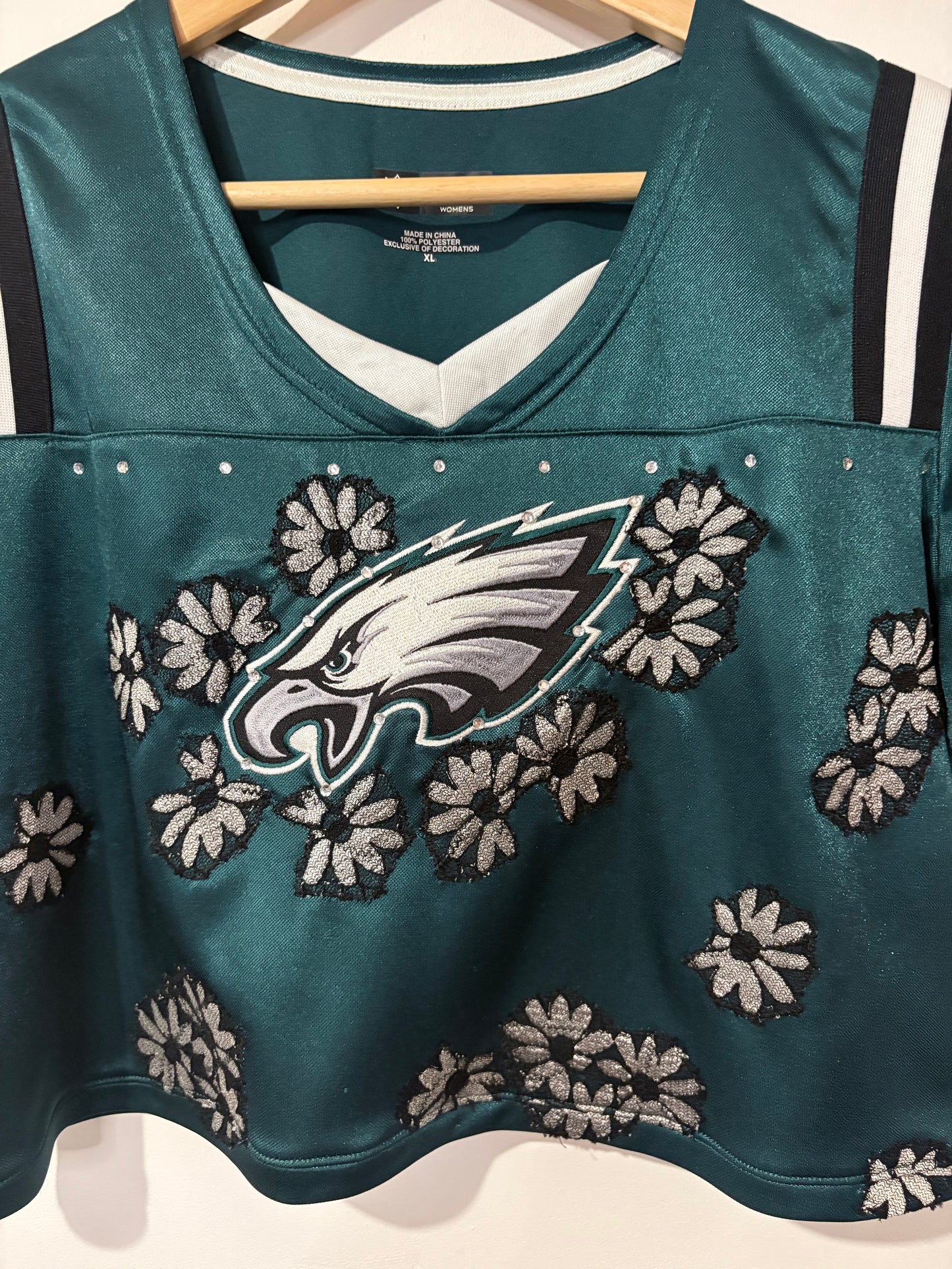 Vintage Y2K NFL Philadelphia Eagles daisy lace diamanté cropped jersey tshirt.